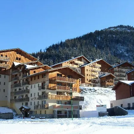 6 Pers. Coeur Station - 3 Pieces 6 Personnes Mae-8842 Apartment